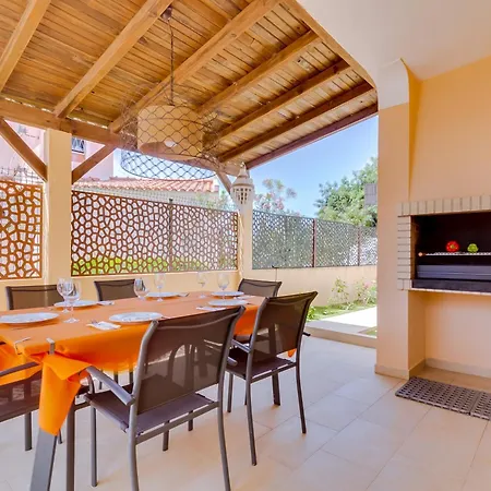 Esmeralda Villa